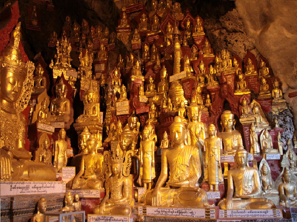 Cave of thousands of Buddha