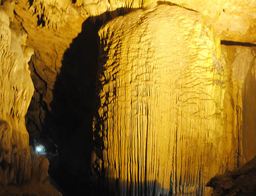 Nguom Ngao grotto in Cao Bang