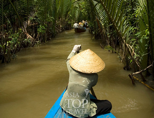 Rowing boat in Mekong