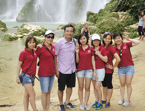 Asia Top Travel team 's inspection trip to Ban Gioc Waterfall
