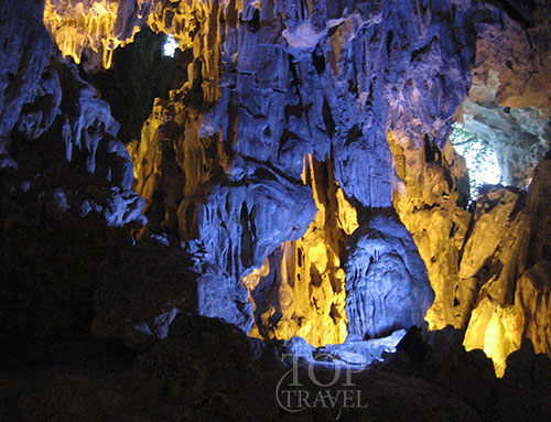 Surprising cave in Halong bay